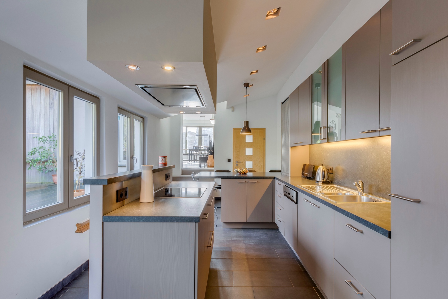 Lichtrijk en ruim duplexappartement met fantastisch terras 