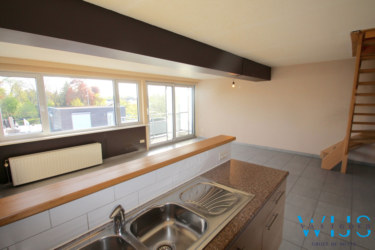 Zeer ruim lichtrijk appartement met 4 slaapkamers ! 