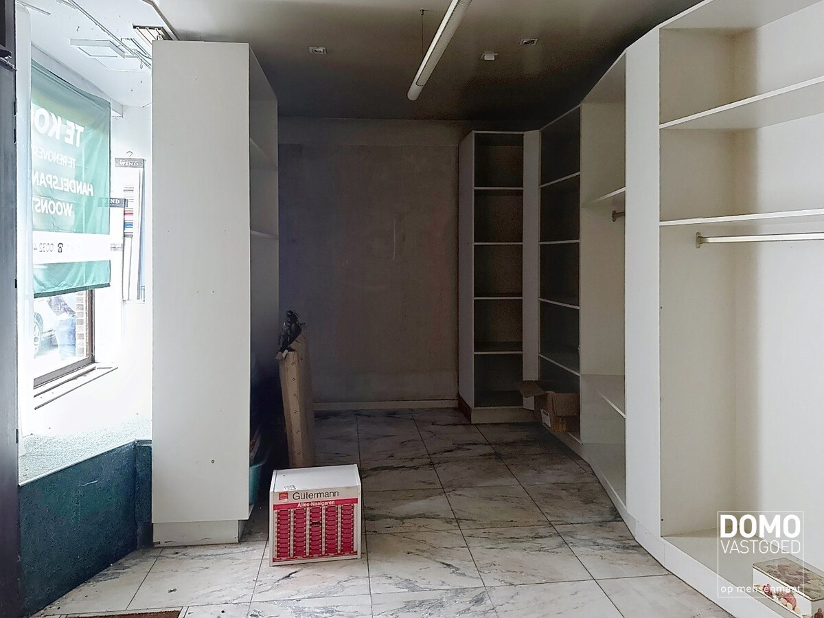 Te renoveren handelshuis gelegen in het centrum van Diepenbeek. 