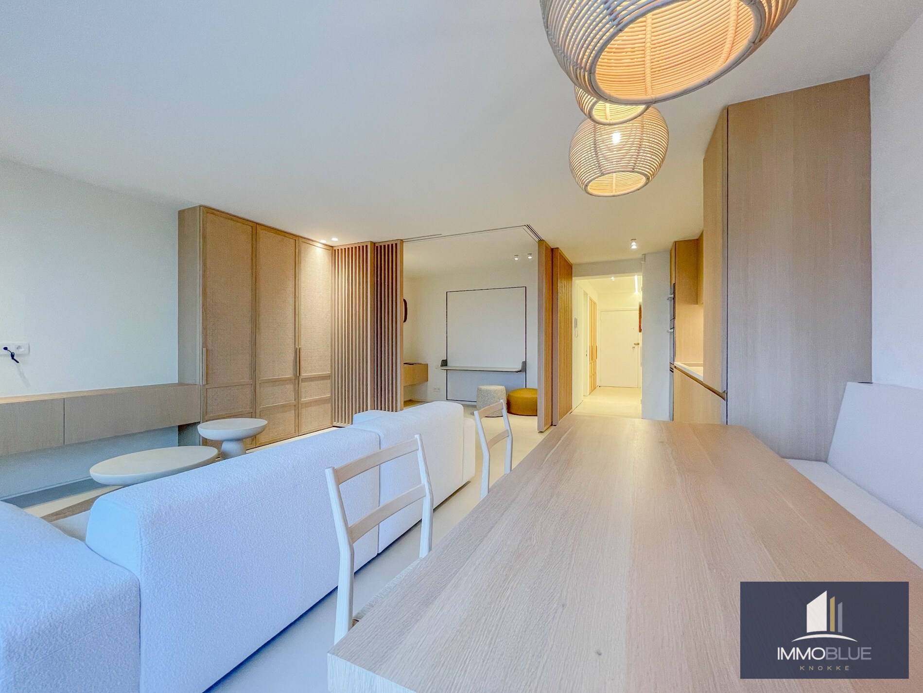 Luxueus volledig gerenoveerd appartement met een weids uitzicht gelegen in het Zoute. 