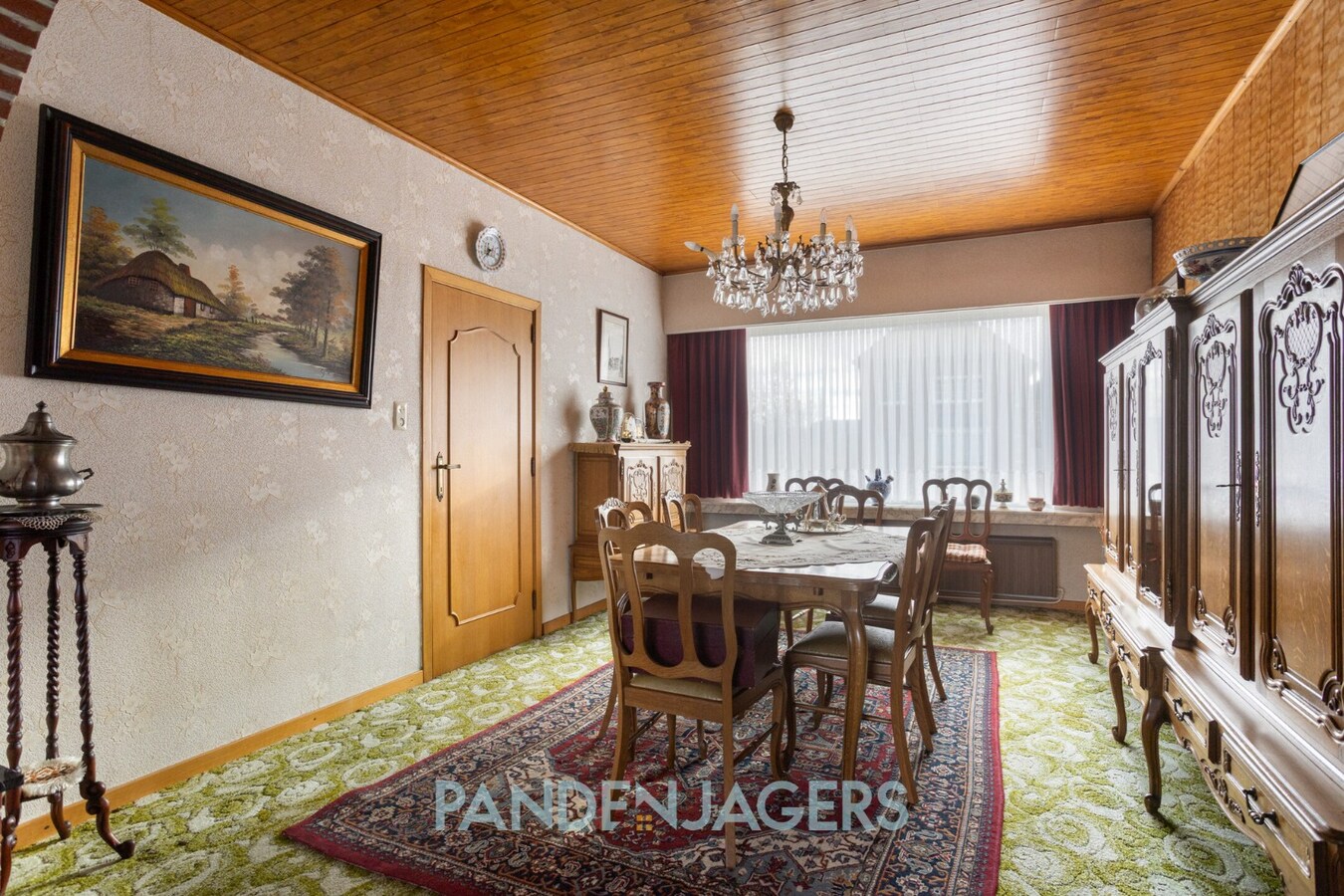 Ruime woning met zij-ingang en achterliggende garage te OLVW 