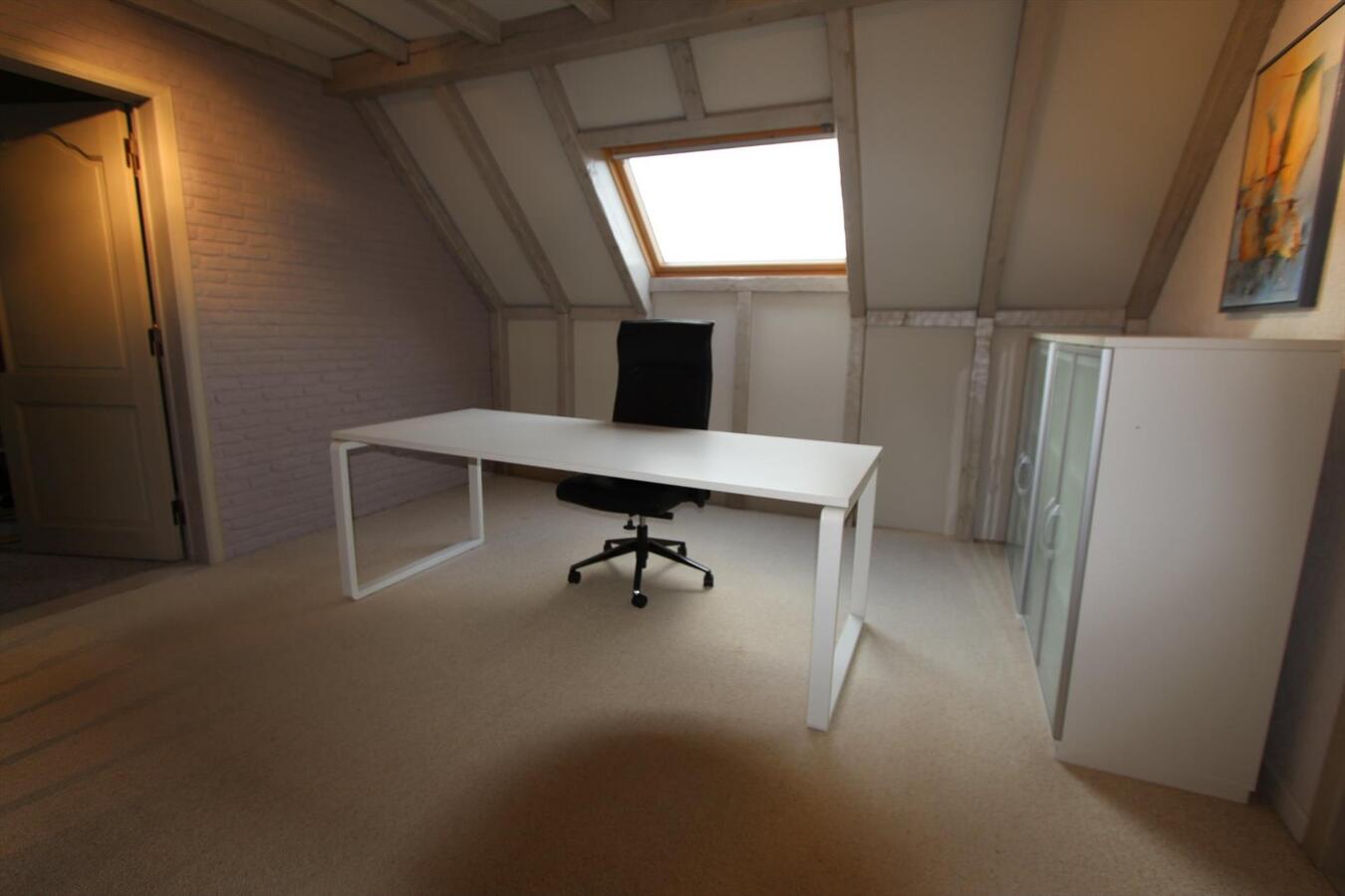 Alleenstaande woning met 4 slaapkamers te Ichtegem 