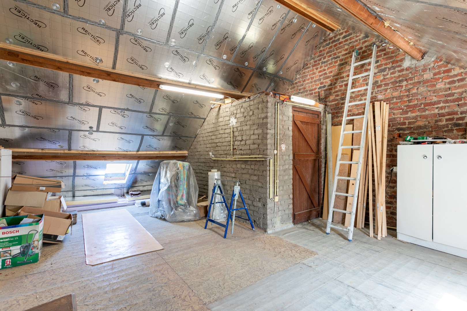 Instapklare woning met 3 slpk, oprit en tuin te Halle 
