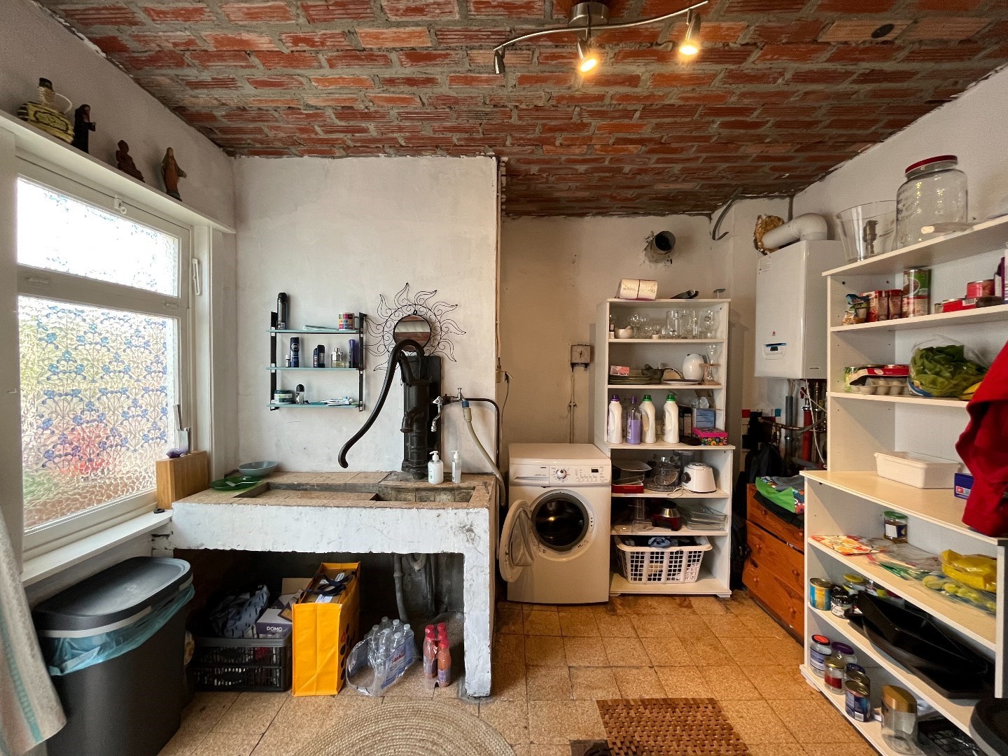 Ruime gezinswoning met grote tuin nabij het centrum van Larum 