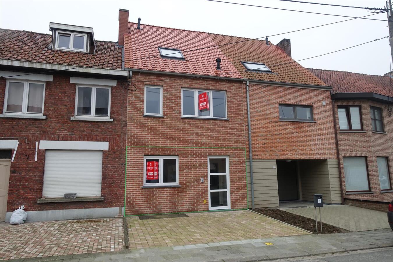 Gelijkvloersappartement met tuin en 2 autostaanplaatsen 