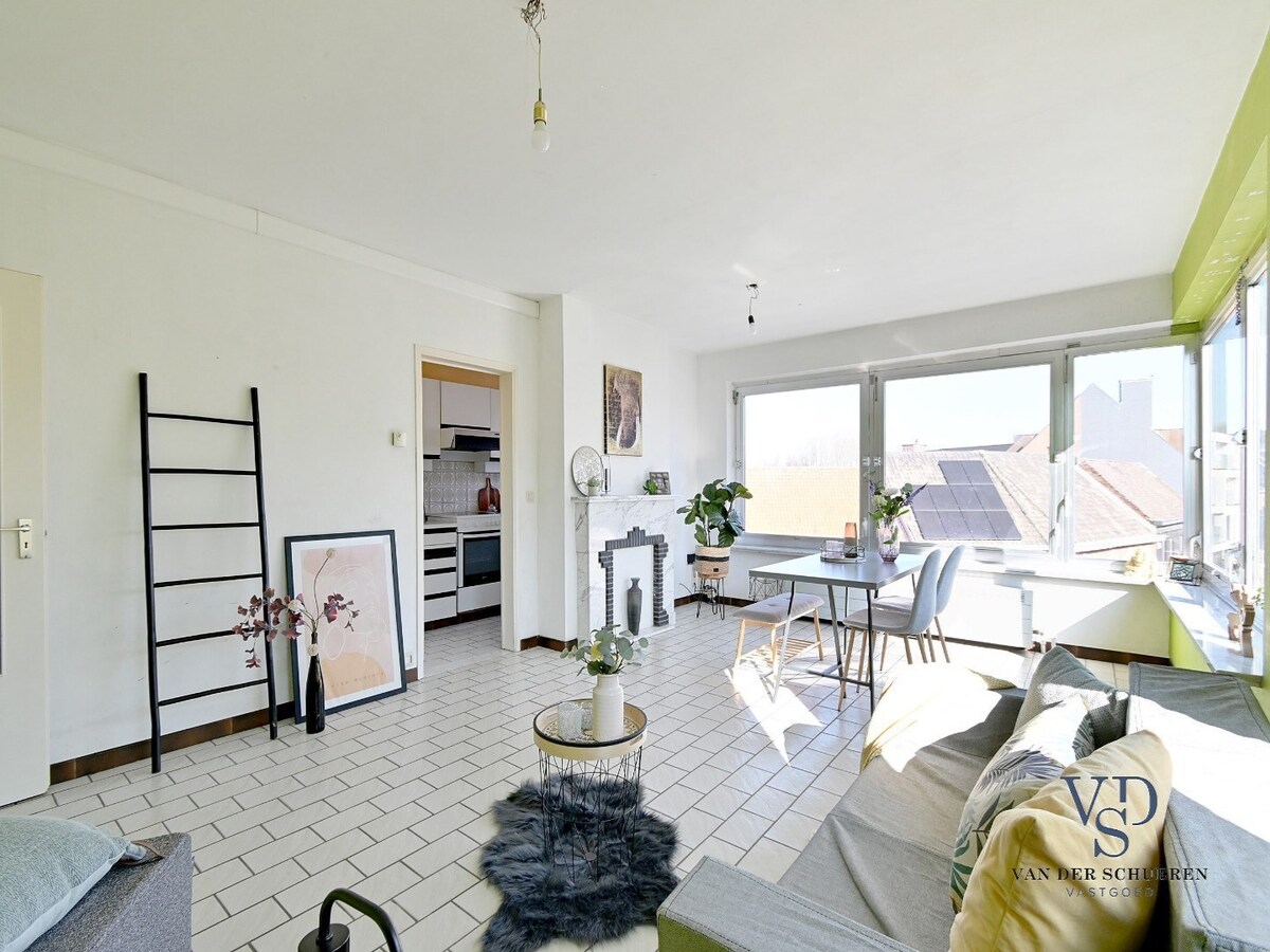 Lichtrijk appartement centrum Gavere. 