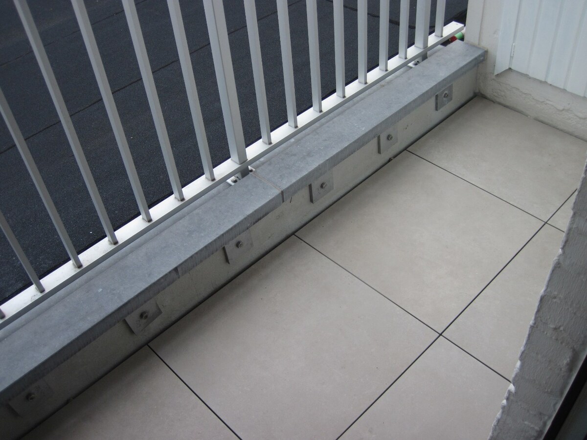 Luxueus appartement met garage en berging (kelder). 