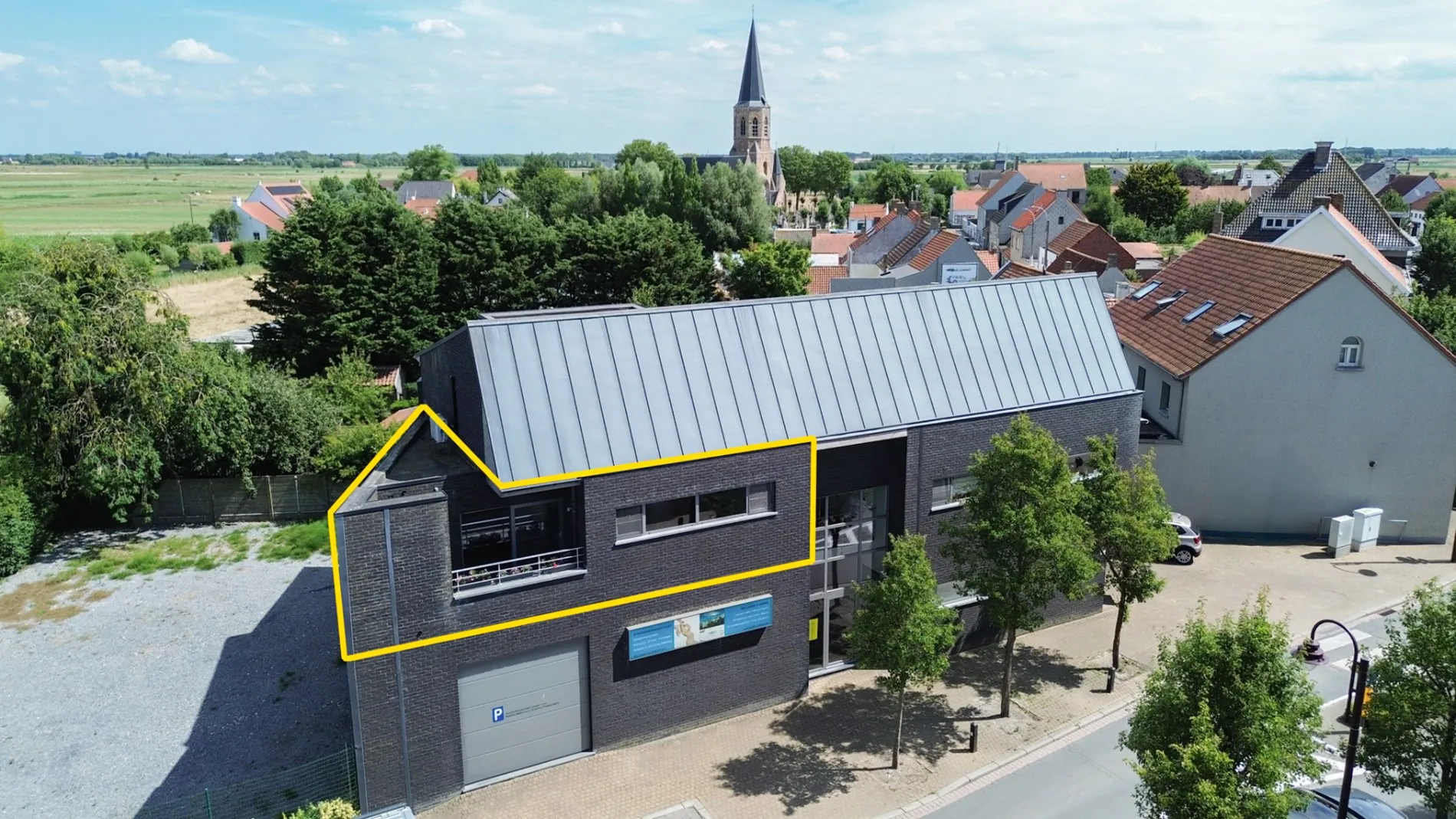 Volledig gerenoveerd appartement met terras te koop in Klemskerke (De Haan)