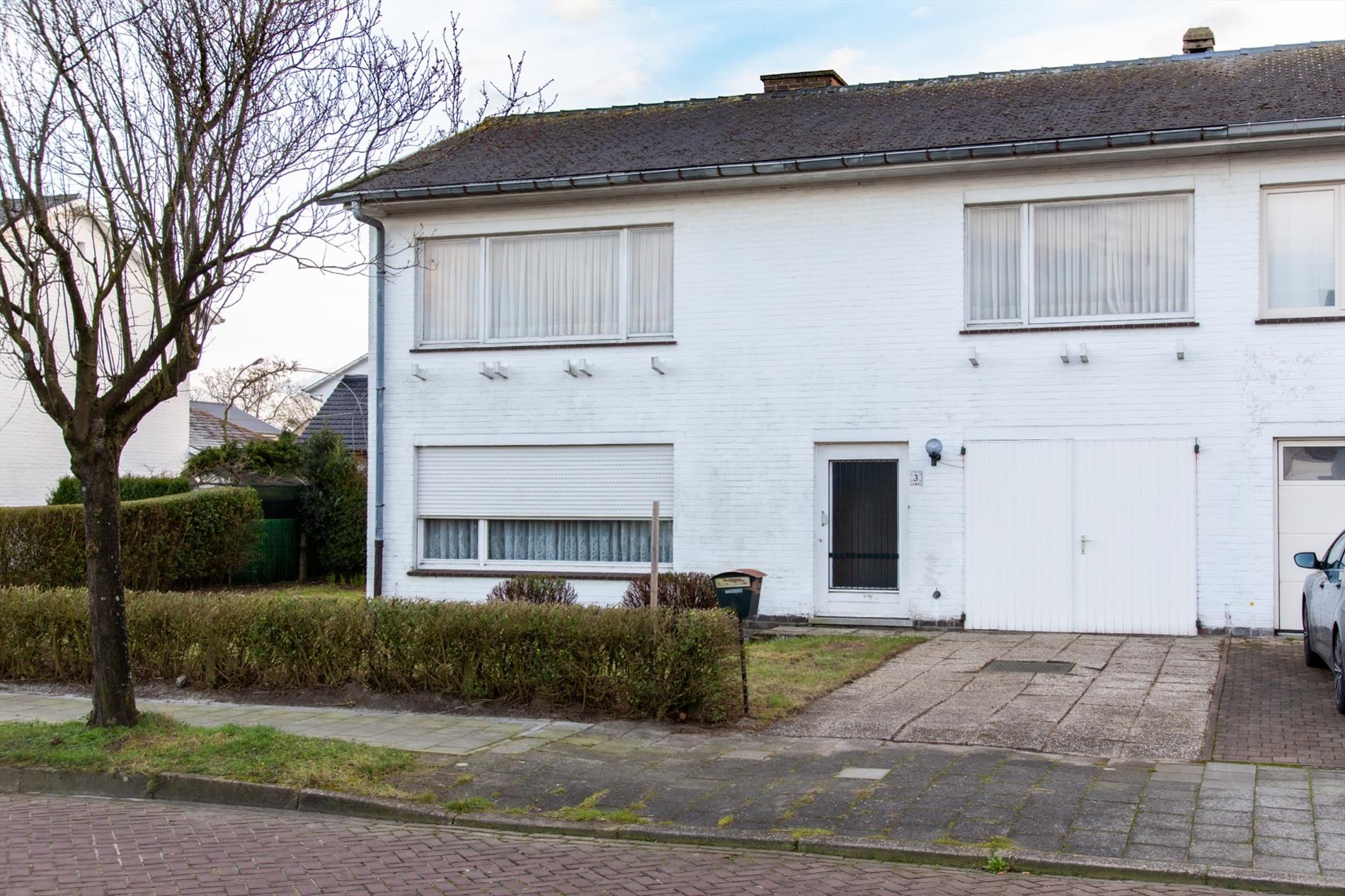 Grondig te renoveren rustig gelegen HOB 4 slpks, garage en tuin te Eeklo 