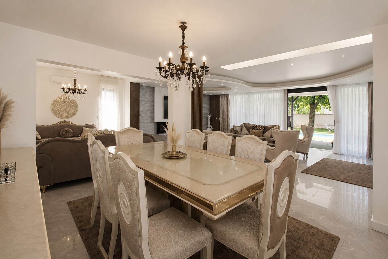 Exclusieve instapklare villa met buitenzwembad, uitzonderlijke leefruimte en 6 slaapkamers op topligging in Sint-Niklaas 