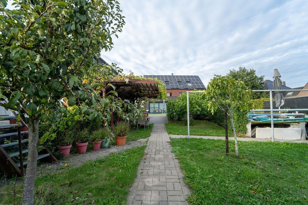 RUIME OPBRENGSTENEIGENDOM MET WOONST TE SPALBEEK (HASSELT) 