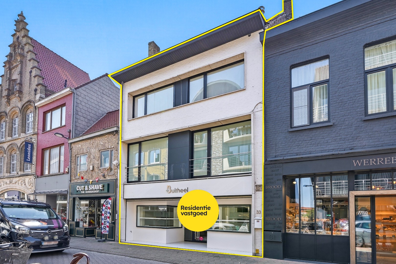 Multifunctionele woning met handelsruimte in hartje Veurne. 