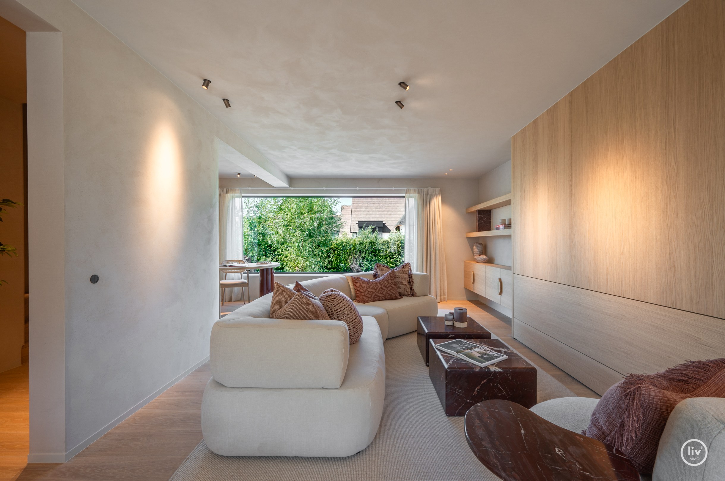 Luxe, comfort kortom een prachtig gerenoveerde woning in hartje Knokke. 