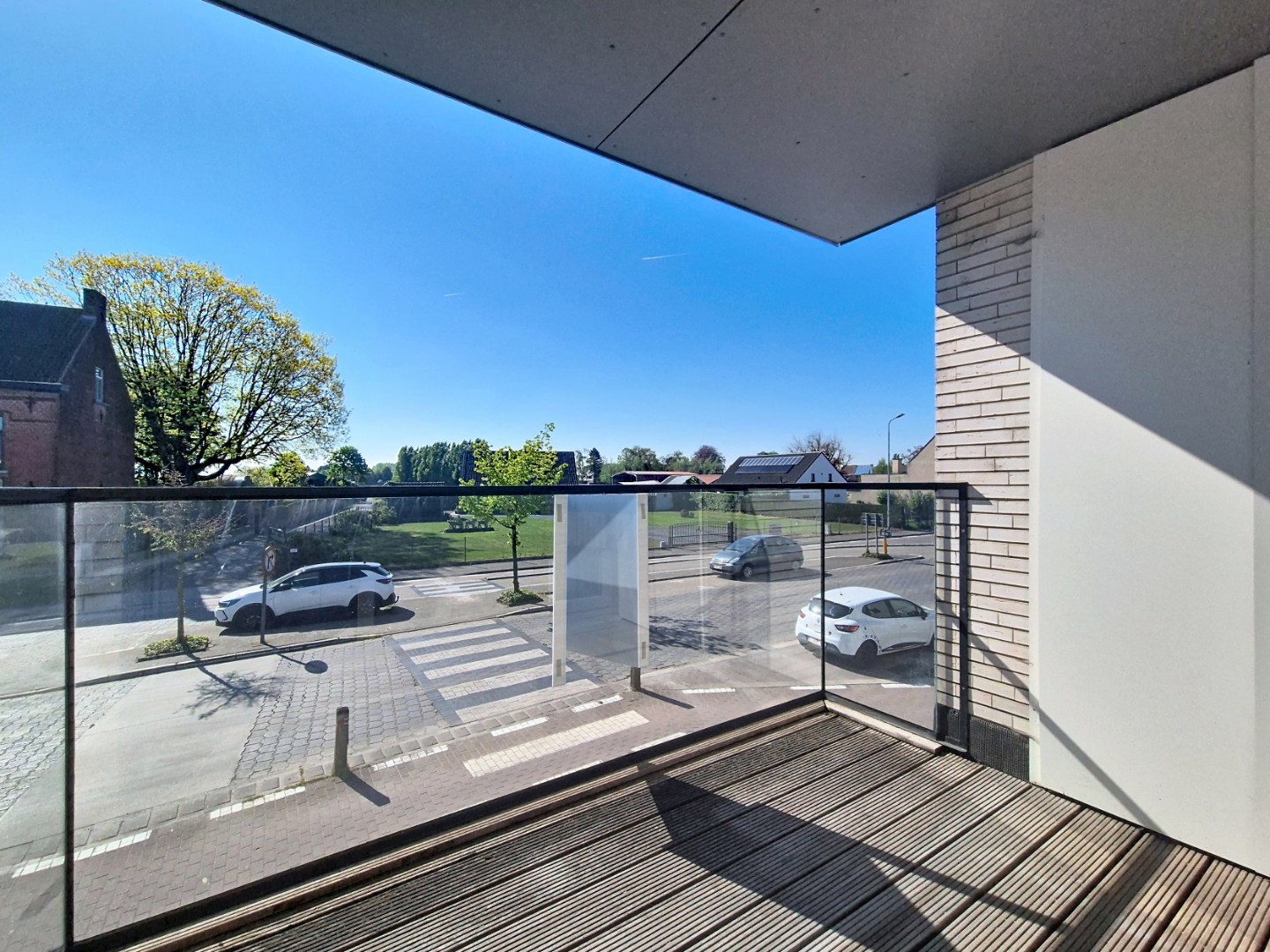 Appartement met 2 slpks, 2 terrassen en autostandplaats 