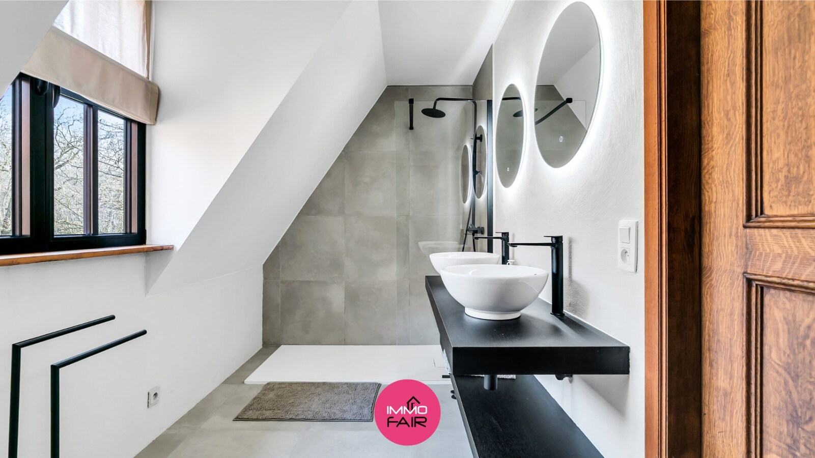 Exclusieve, karaktervolle villa met authentieke elementen in rustige, bosrijke omgeving 