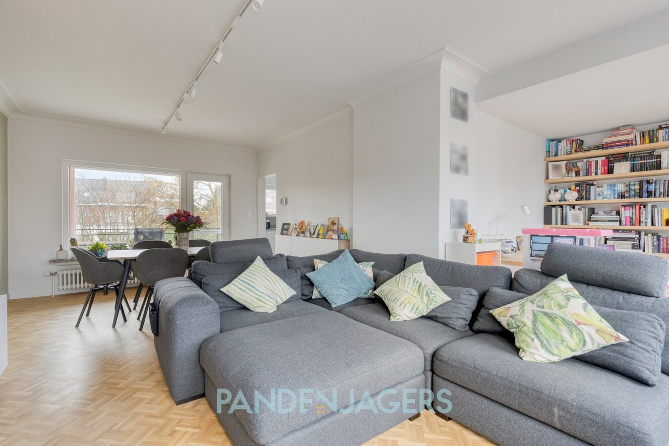 Stijlvol gerenoveerde woning in rustige buurt van Kontich-Kazerne 