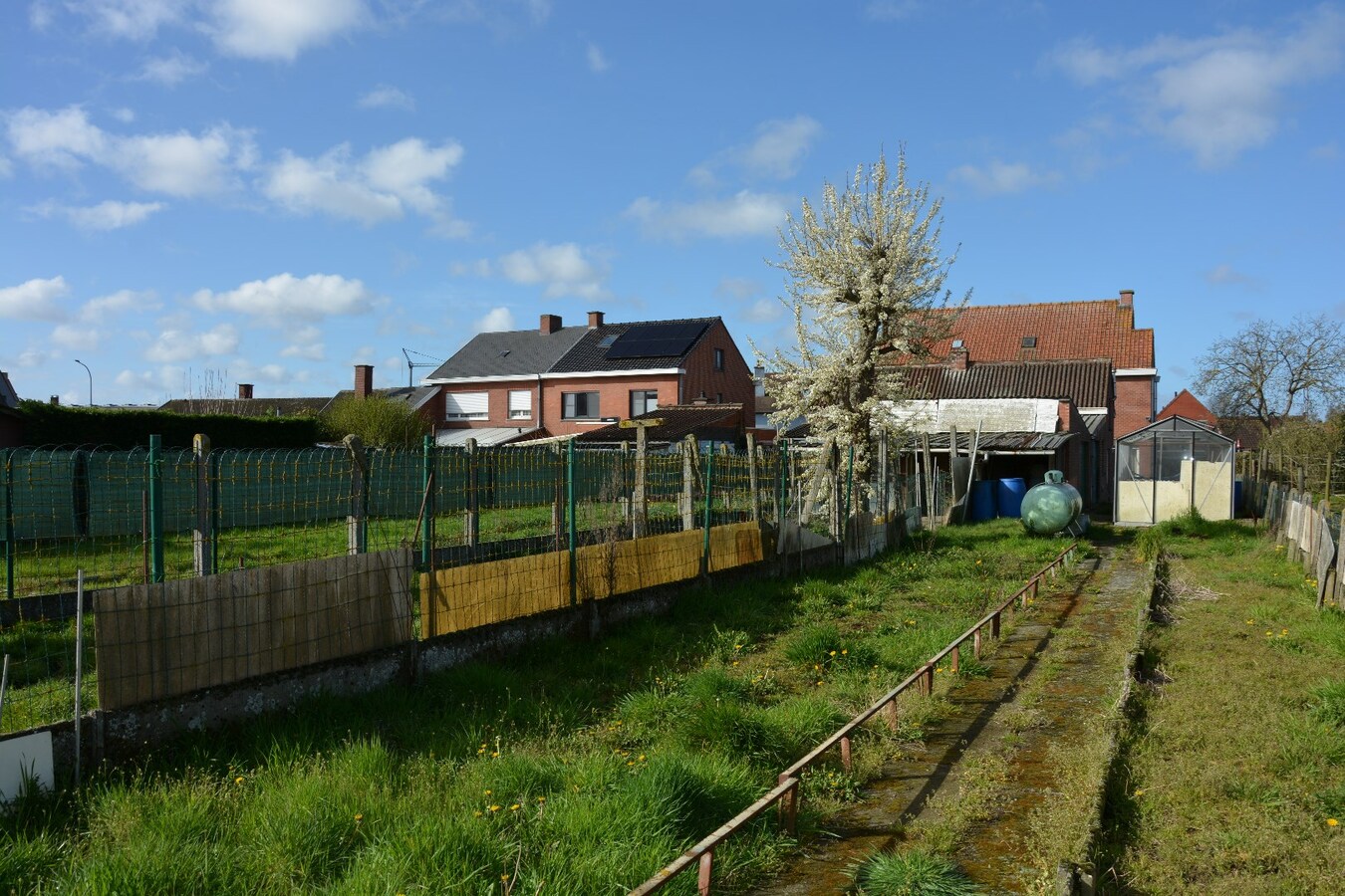 Karaktervolle woning met dubbele garage op 1.408m² 