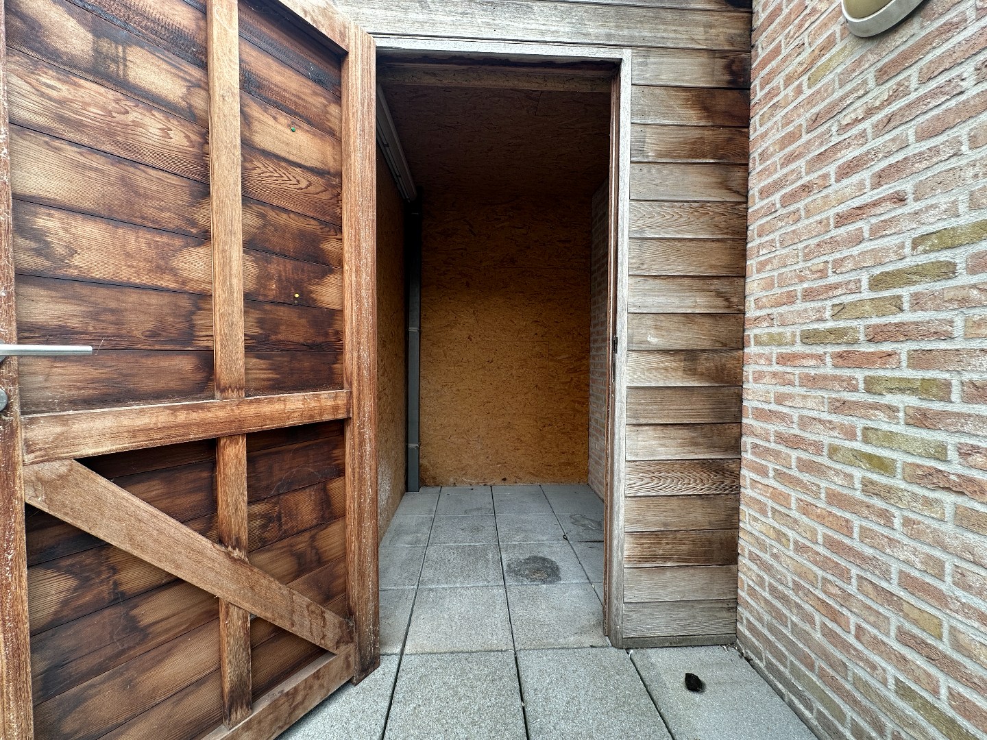 Lichtrijk appartement met 1 slpk en groot zonnig terras, hartje Torhout 