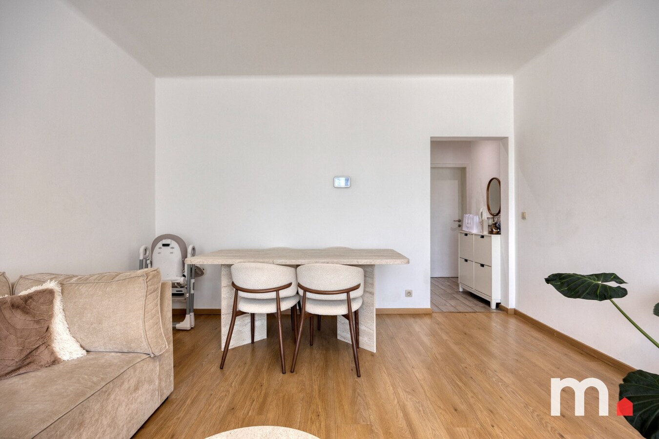 Stijlvol gelijkvloers appartement met privatieve tuin op een gegeerde ligging in Merksem 