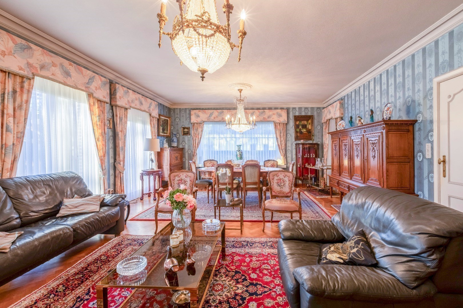 Ruime villa met 5 slp + dubbele garage en grote loods (104m²) 