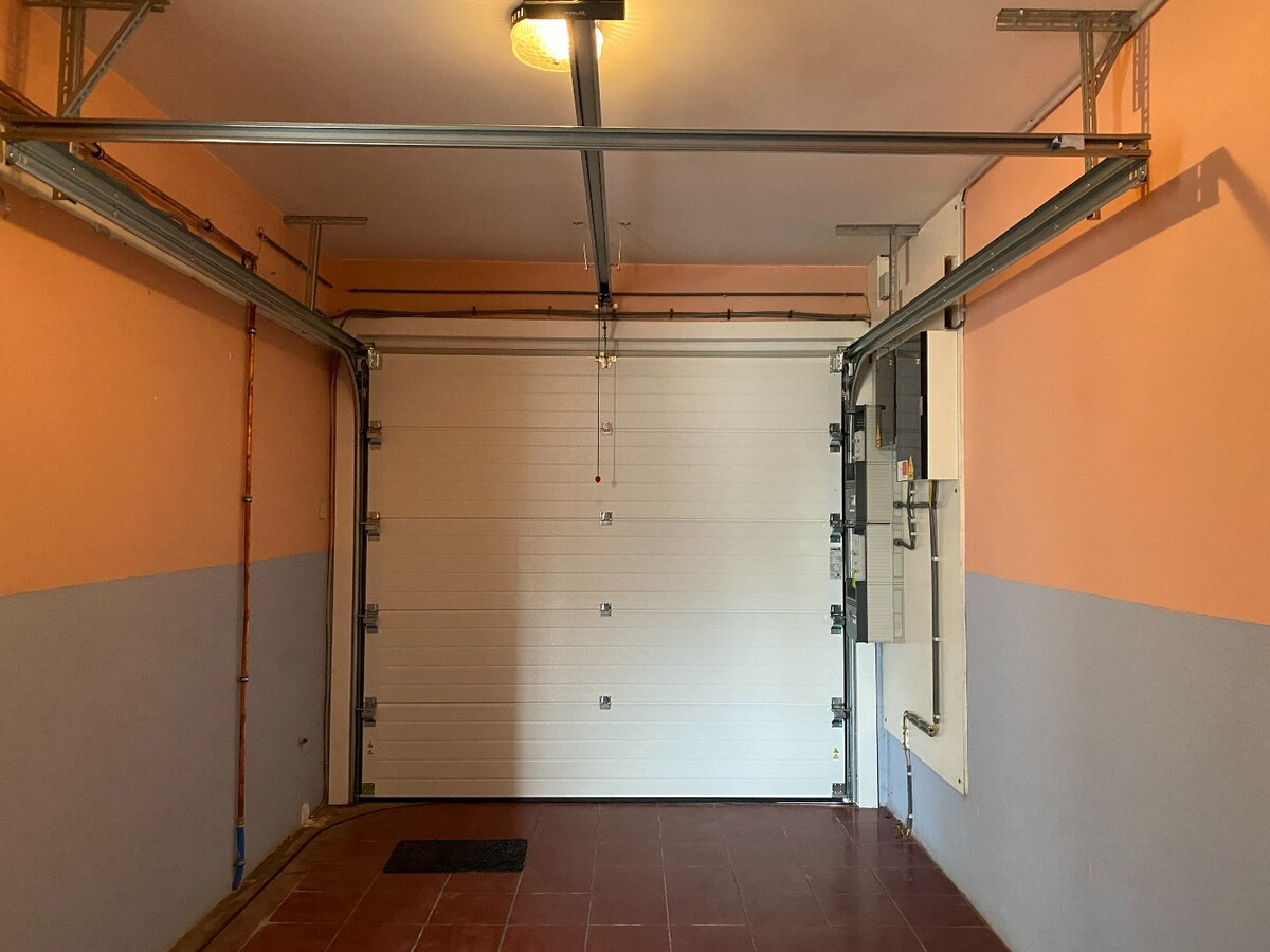 Ruime halfopen woning met garage, 3 slaapkamers en tuin 