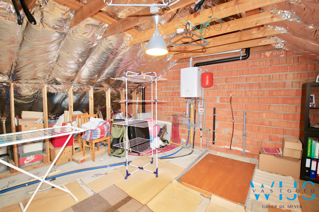 Instapklare &amp; gezellige woning met garage in hartje Eeklo! 