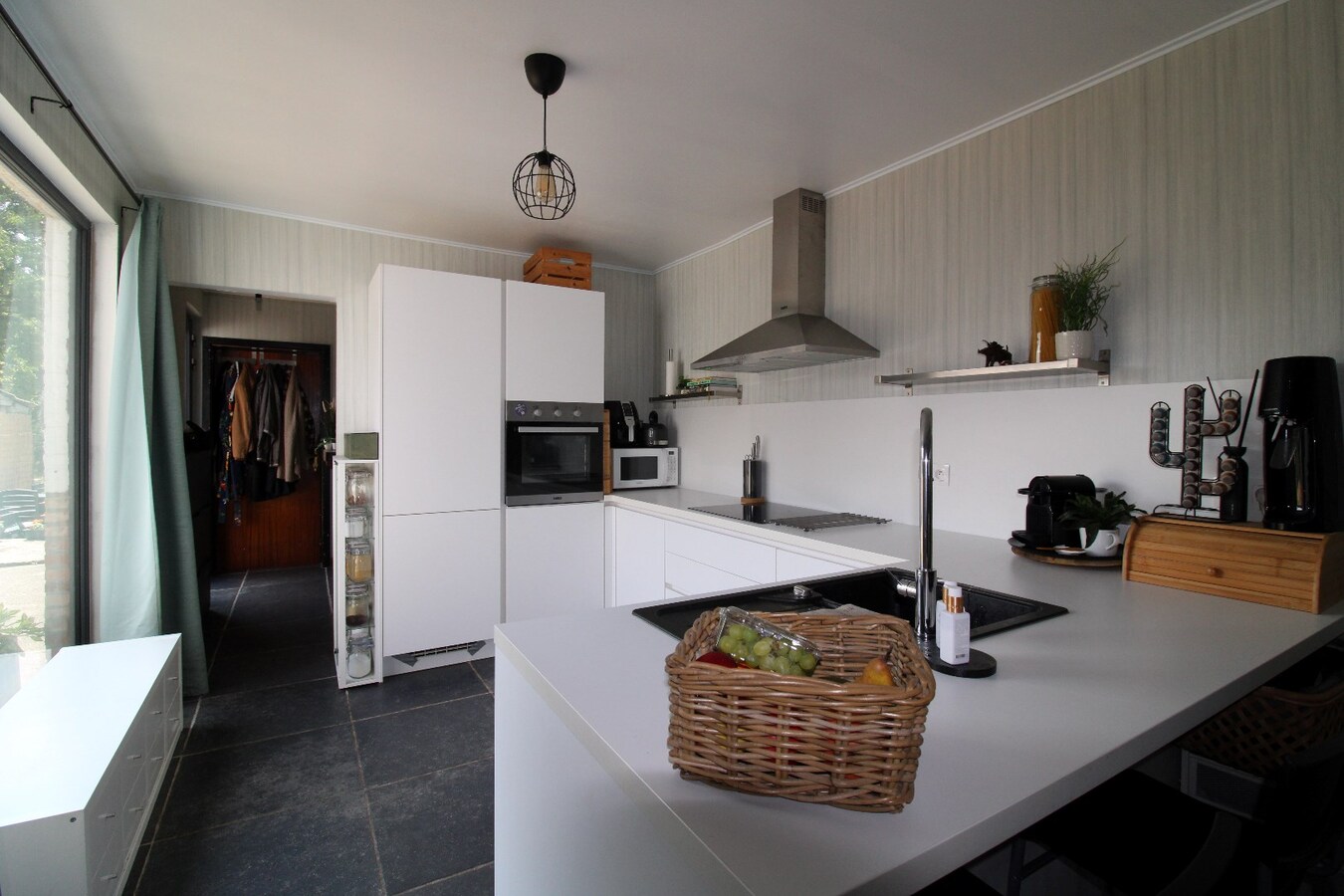 Gezellige gerenoveerde woning op een perceel van 8 are 