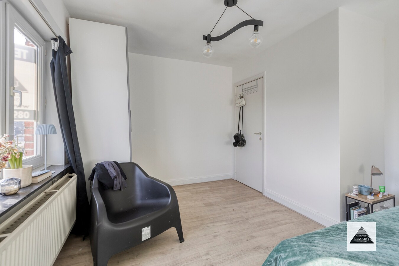 Vernieuwd duplex app. met 3 slaapkamers, terras, parking 