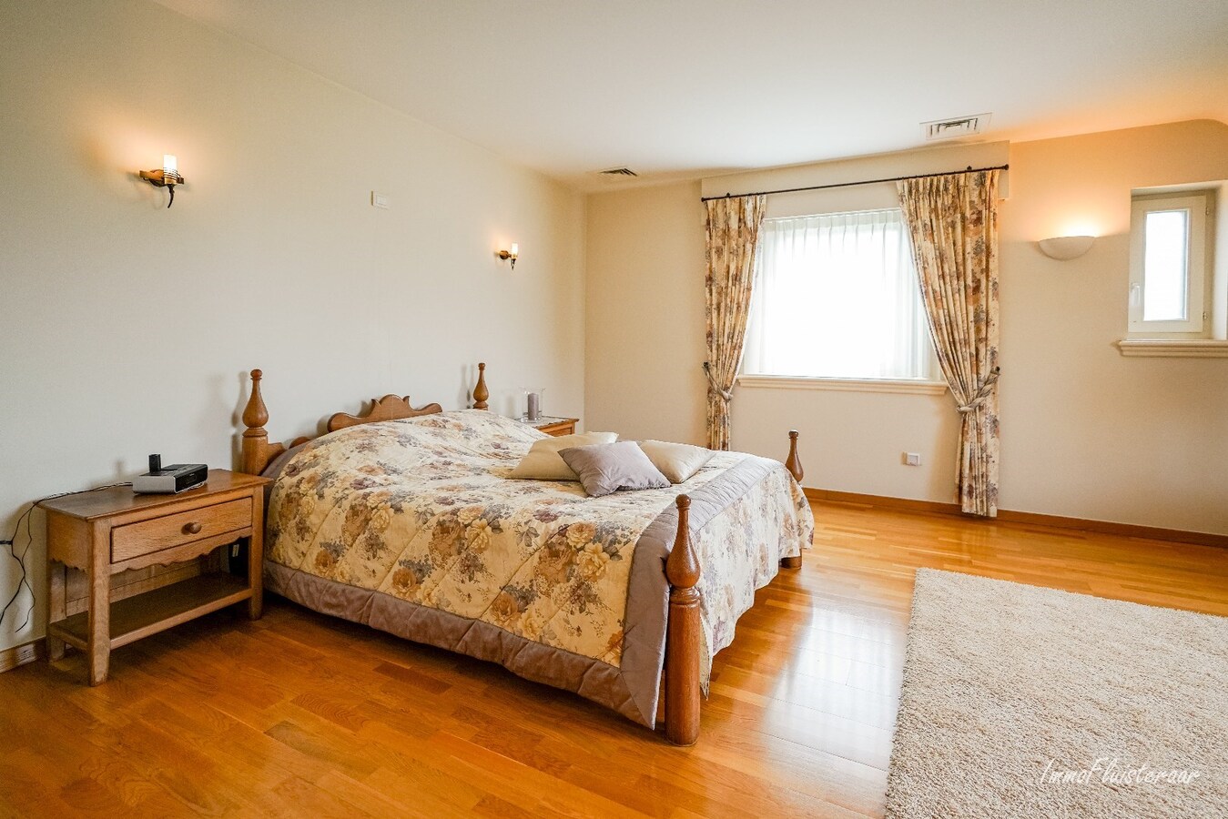 Royale, luxueuze villa met bijgebouwen op ca. 66a te Arendonk 