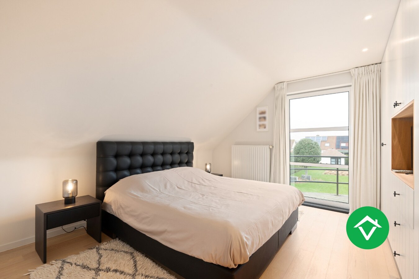 Stijlvolle alleenstaande villa met luxueus interieur en vier slaapkamers te Roeselare 