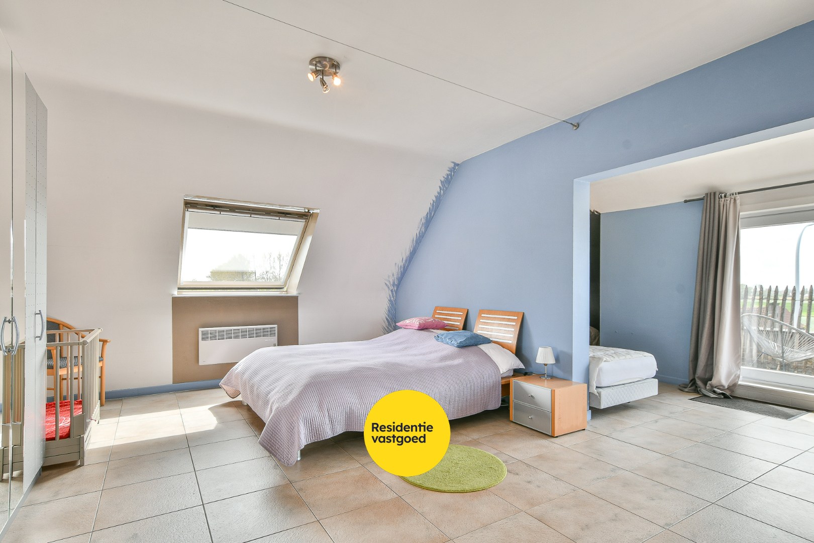 Unieke investeringskans: karaktervol hotel met 18 kamers &amp; woonmogelijkheden te koop! 