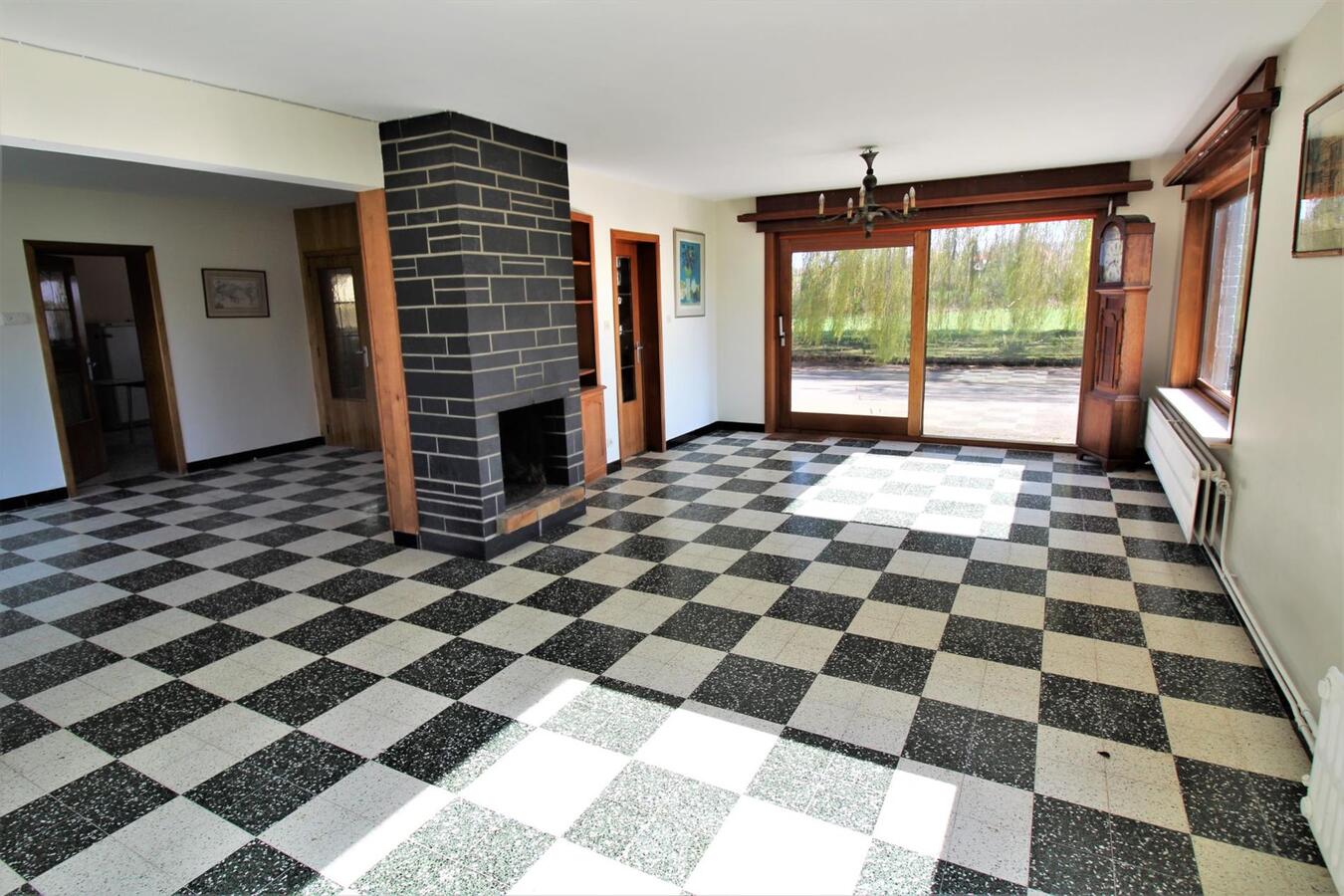 EN OPTION - Maison à rénover dans un cadre rural avec annexes et prairies sur environ 6.7ha à Nivelles (Brabant Wallon) 