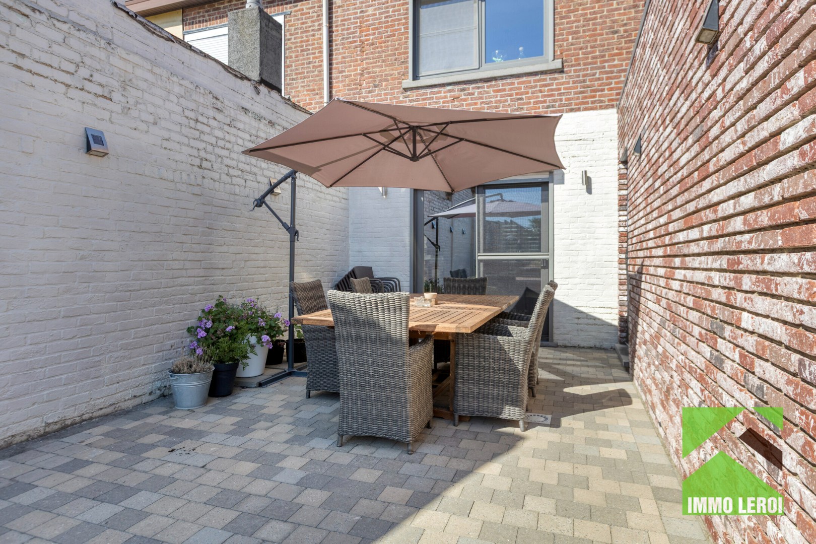 Terras met achtergevel