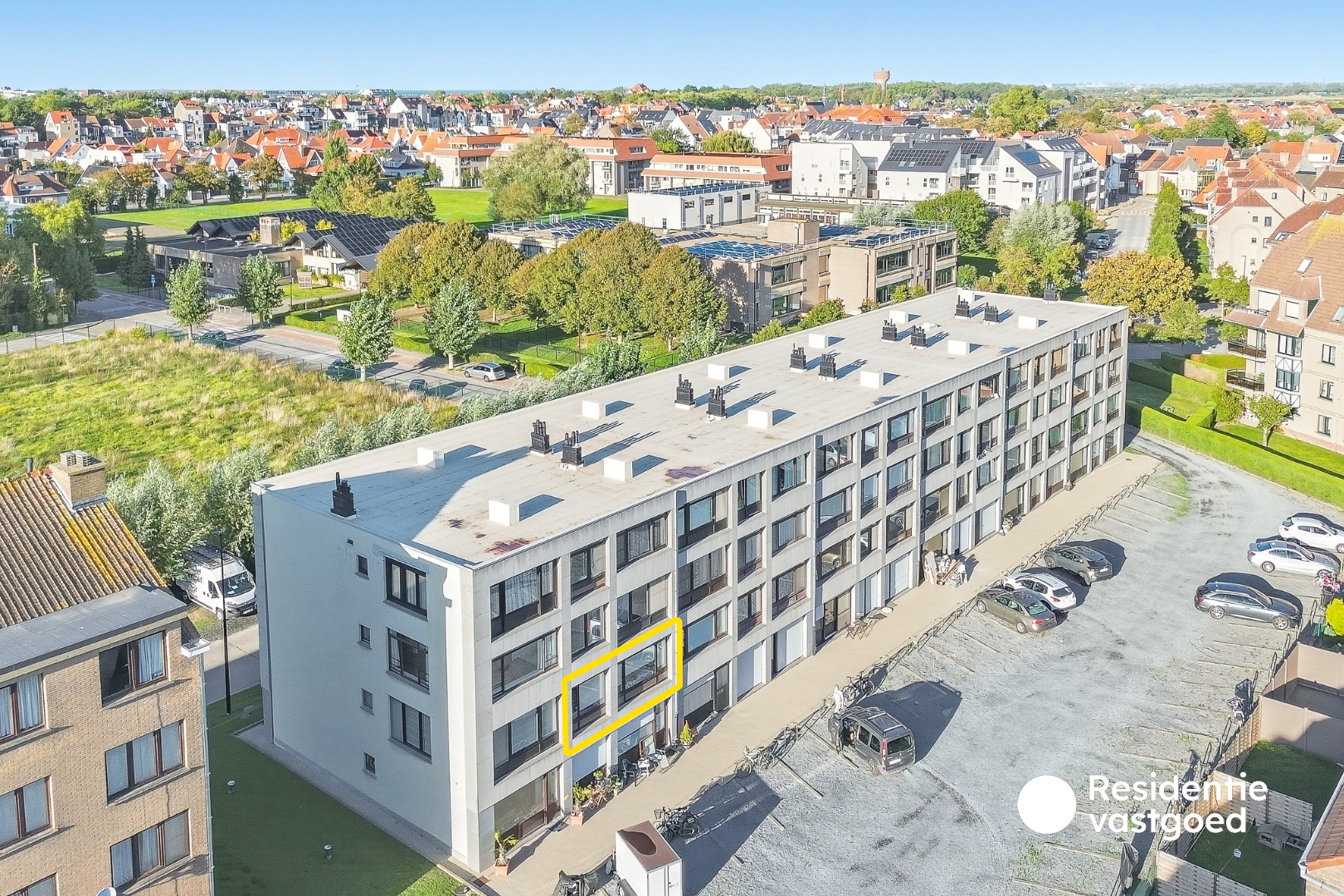 Tweeslaapkamerappartement met privatieve staanplaats nabij het centrum van De Haan 