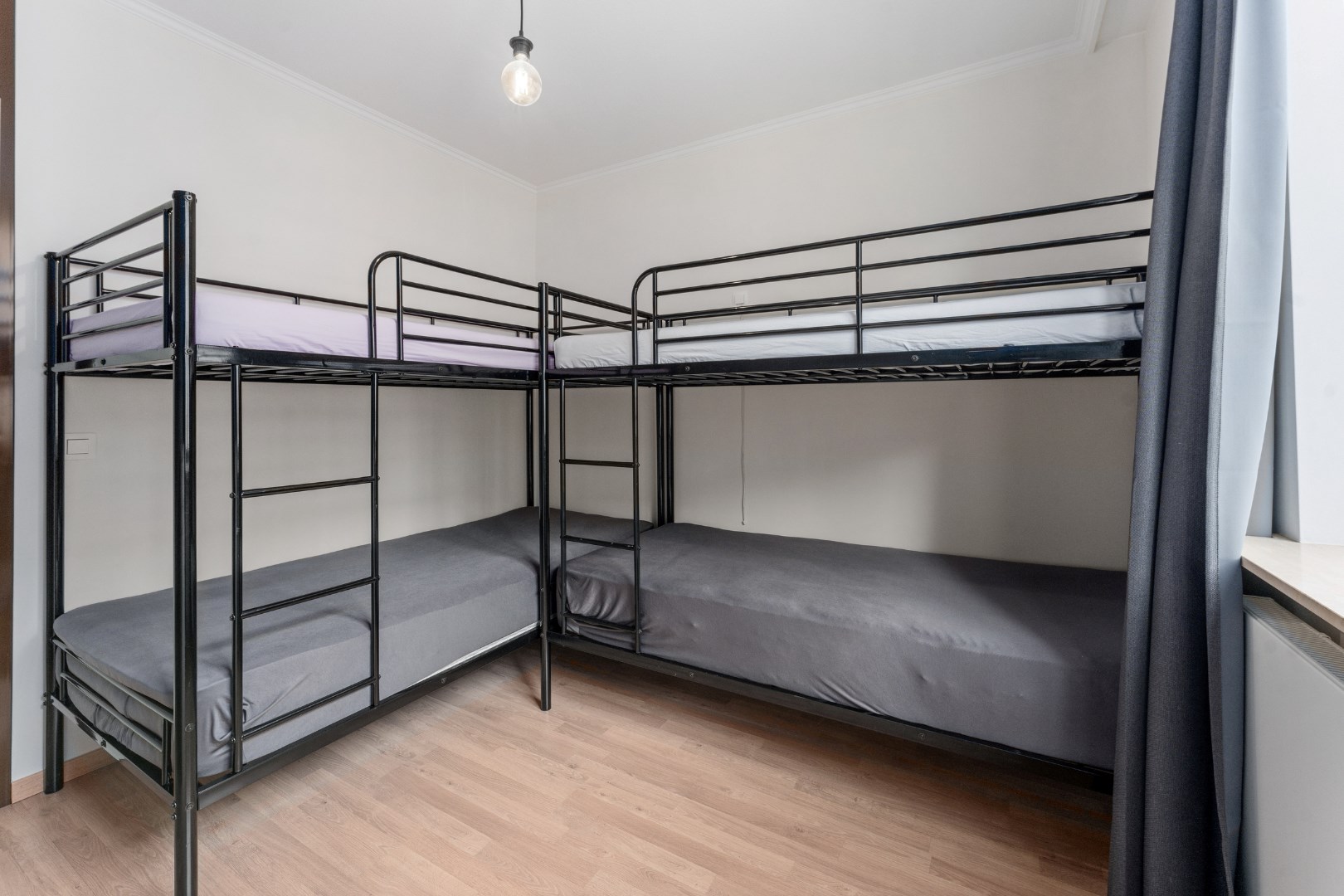 volledig vernieuwd appartement met 2 slaapkamers 