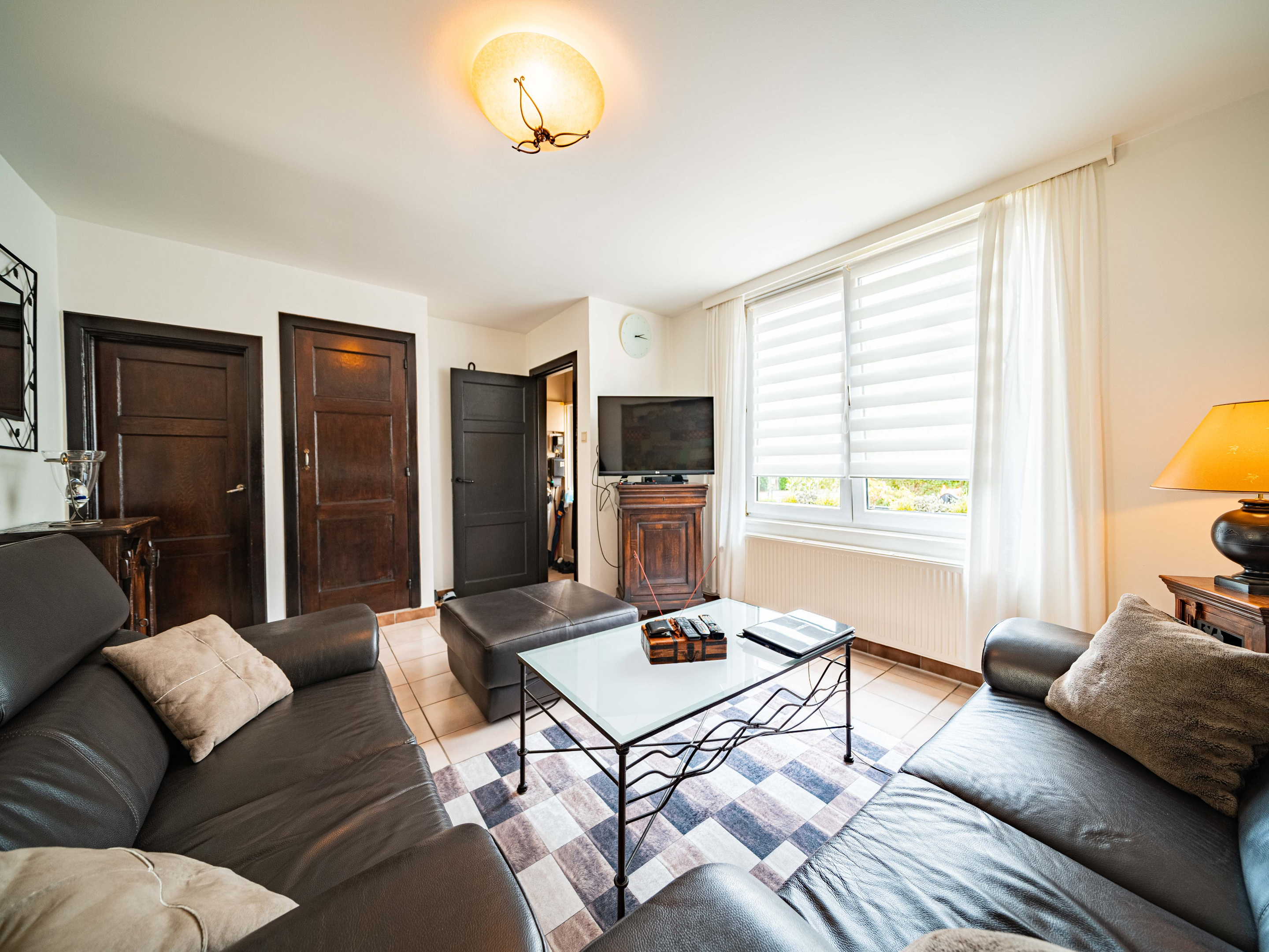 Uitzonderlijk goed onderhouden instapklare woning met 3 slaapkamers en tuin 