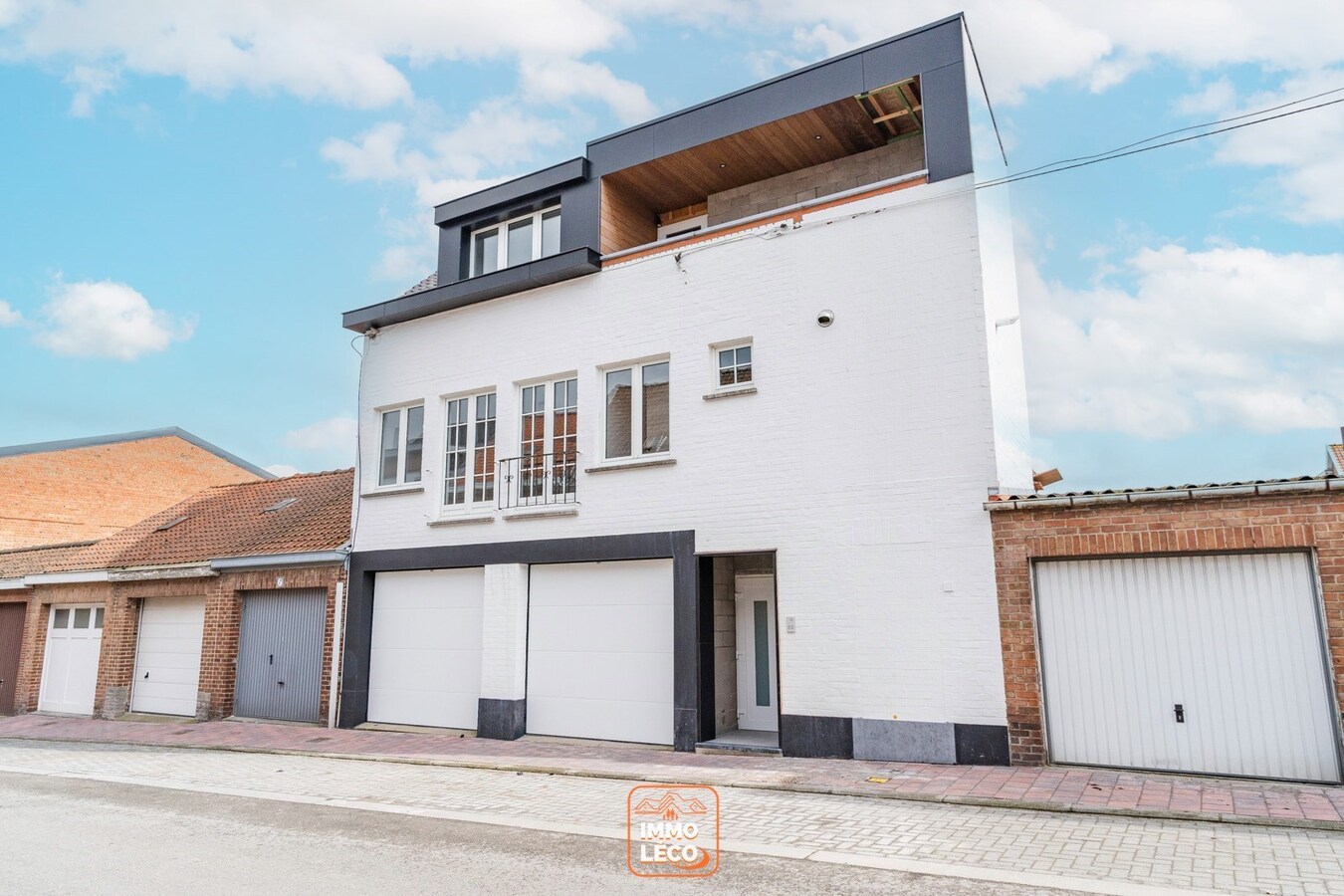 Appartement rénové 1 chambre et grande terrasse, dans une rue calme, COUP DE COEUR ! 