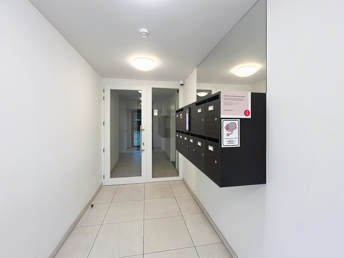 Commercieel kantoor op toplocatie in Aalter met 5 bureau ruimtes 