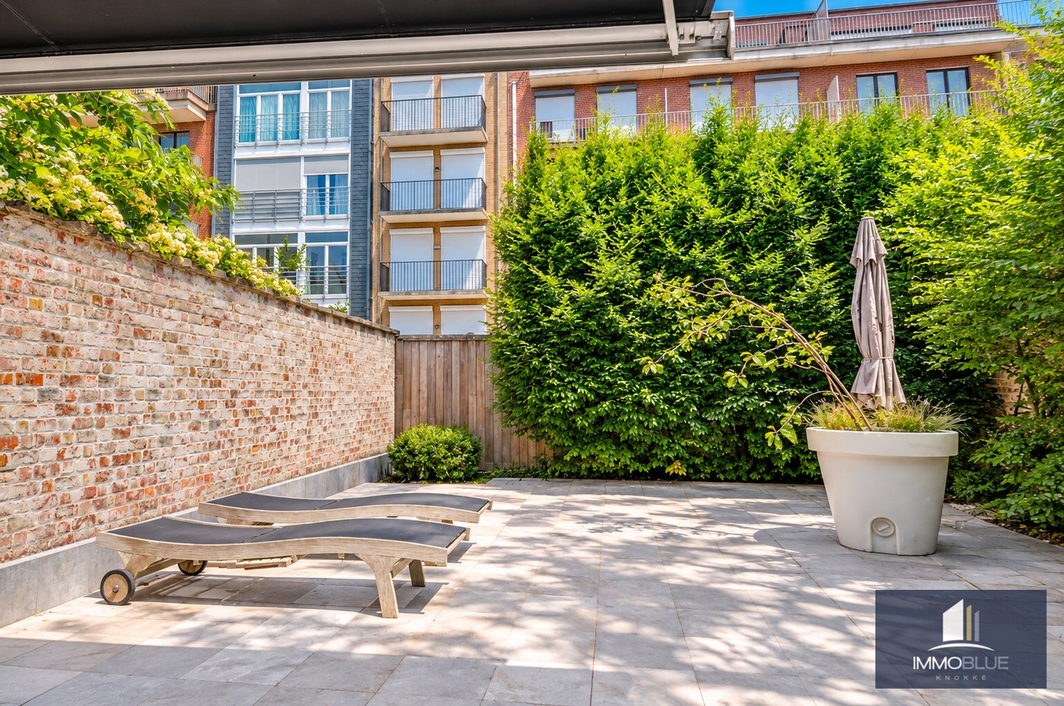 Appartement parfaitement entretenu avec une grande terrasse. 