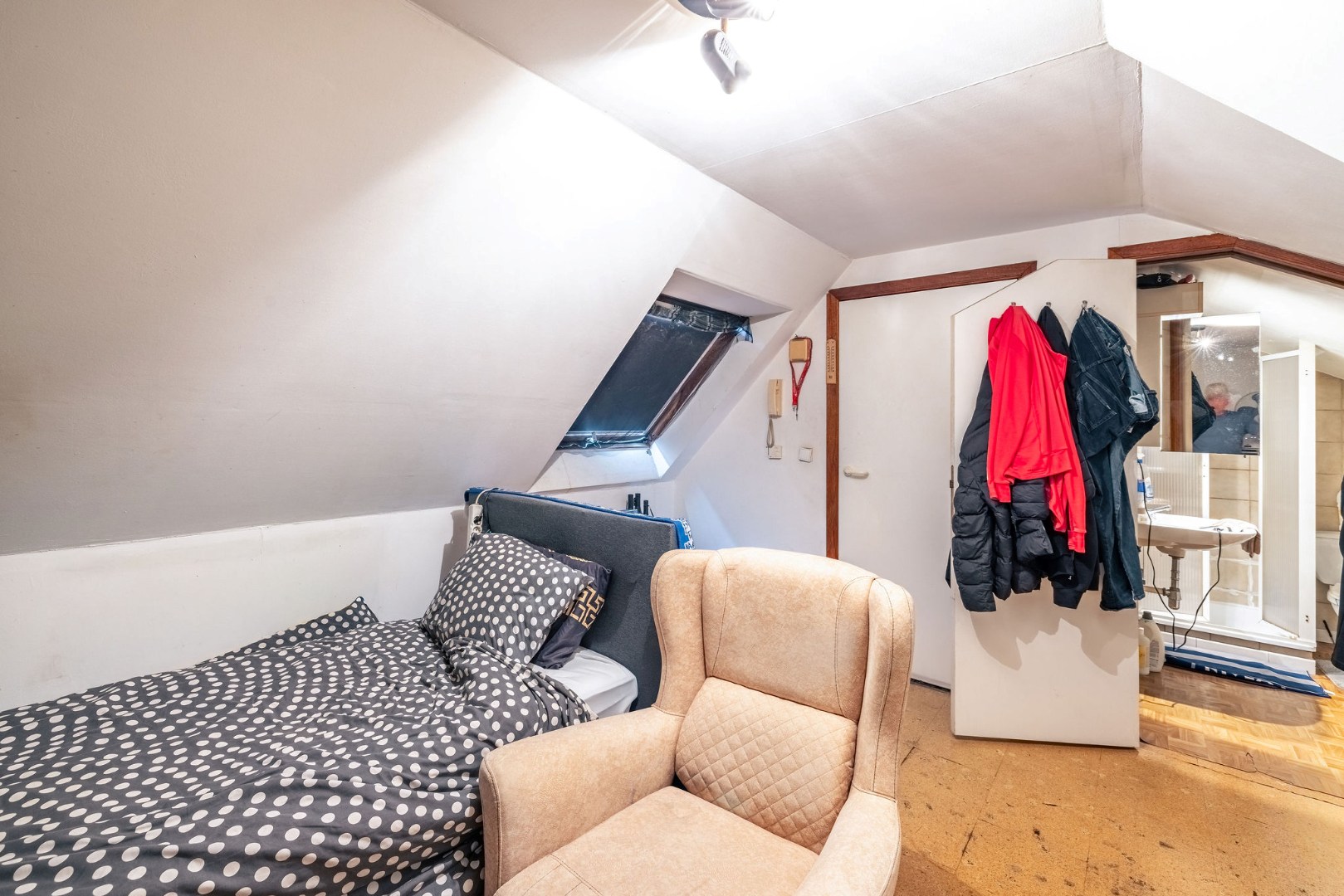 Studio op de bovenste verdieping nabij het Azaleapark te Sint-Amandsberg 