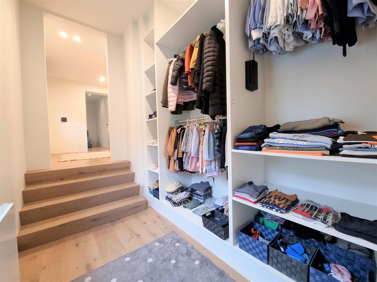 Subliem gerenoveerde woning met 5 slaapkamers &amp; 3 badkamers - Heist 