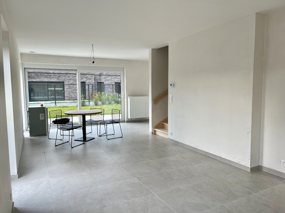 6% BTW mogelijk! Halfopen nieuwbouwwoning met 3 slaapkamers 