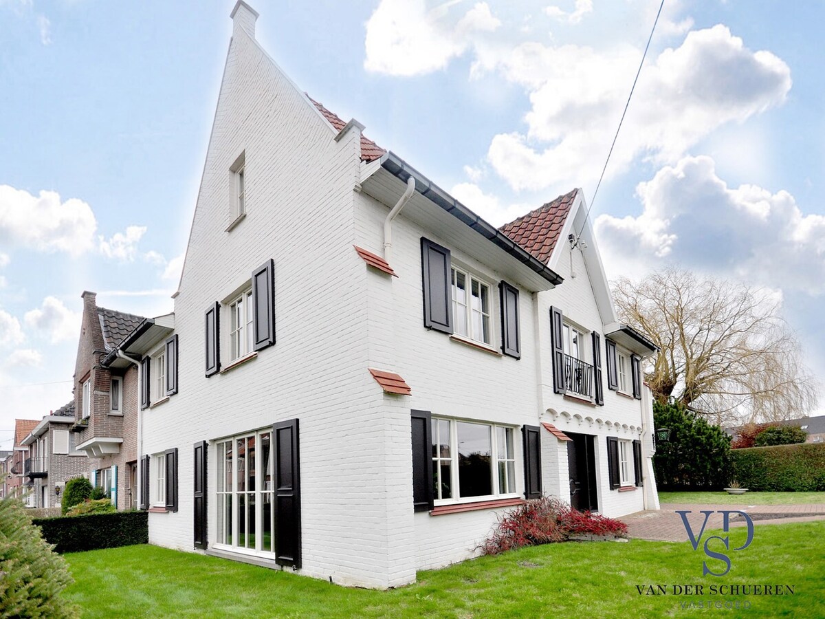 Karaktervolle woning - uitstekend gelegen ! 