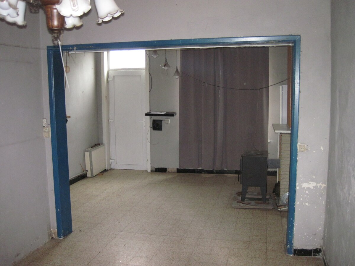 Te renoveren woning. Uitstekend gelegen. 