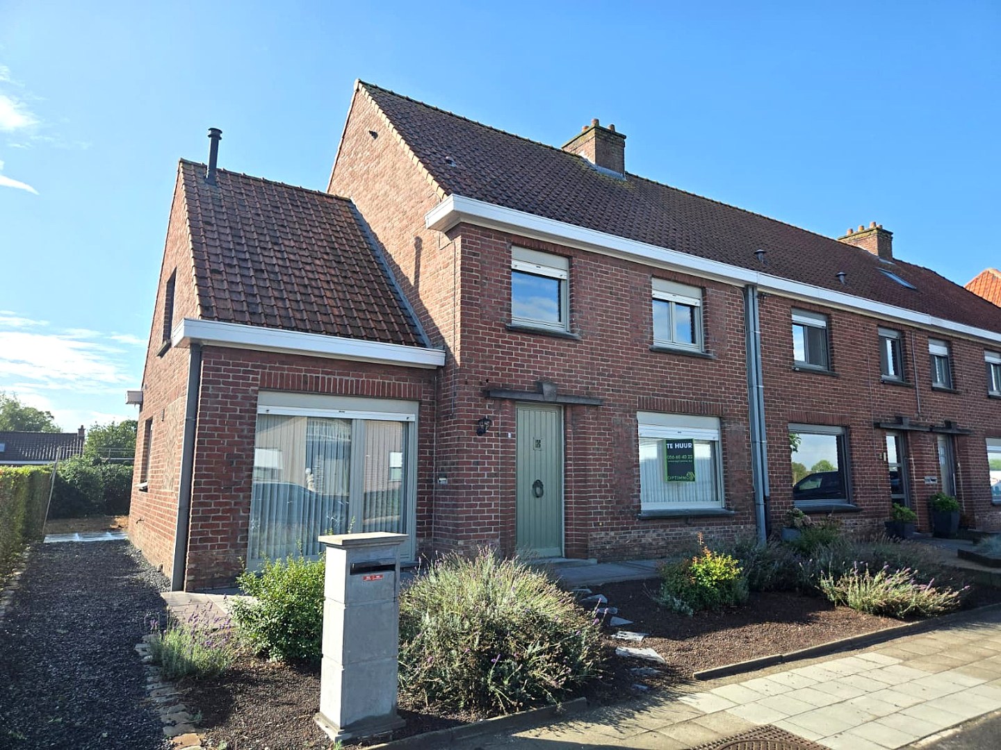 Rustig gelegen, recent gerenoveerde halfopen woning 