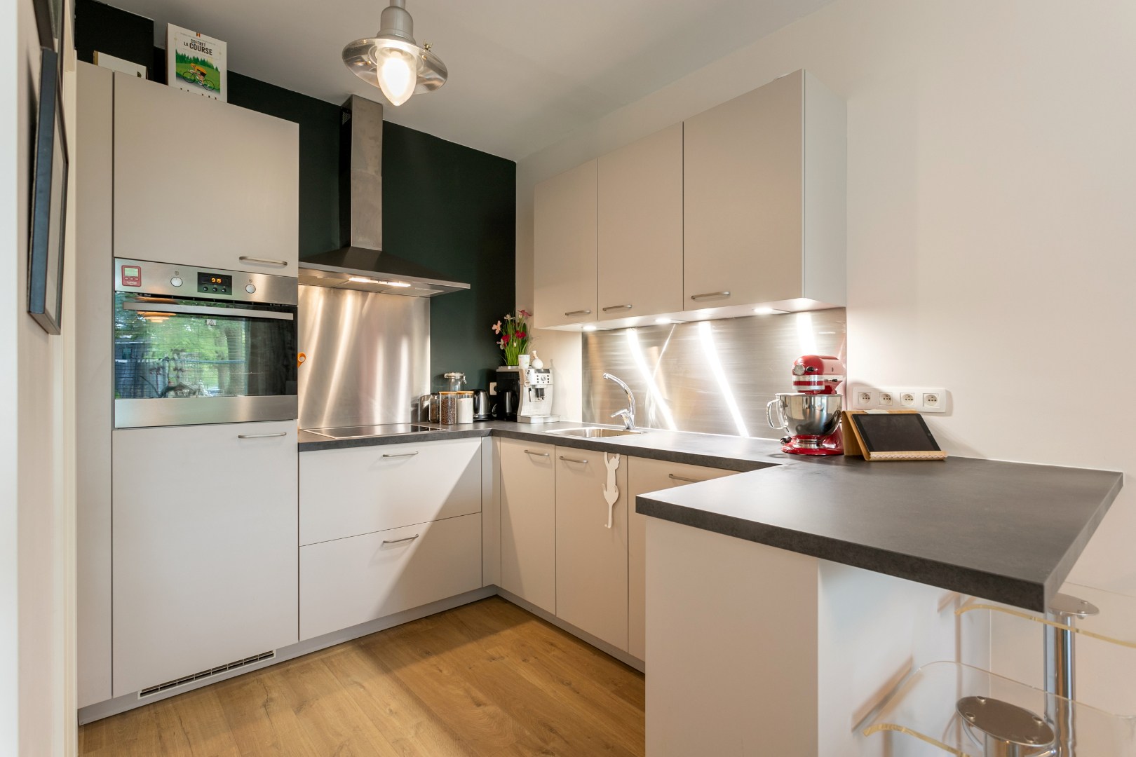 Instapklaar en energiezuinig gelijkvloers appartement met 2 SLPKS, tuin en terras 