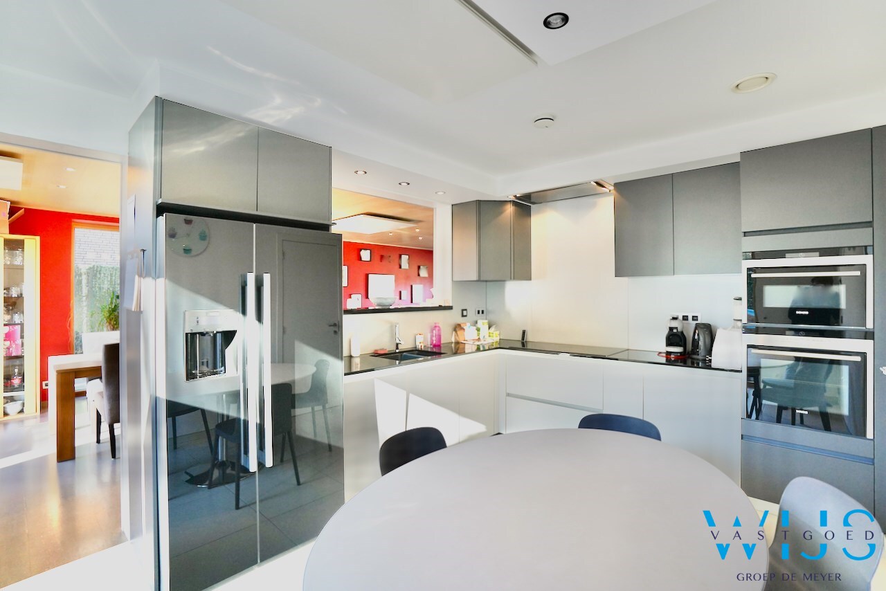 Zeer ruime gezinswoning te Zelzate ! 