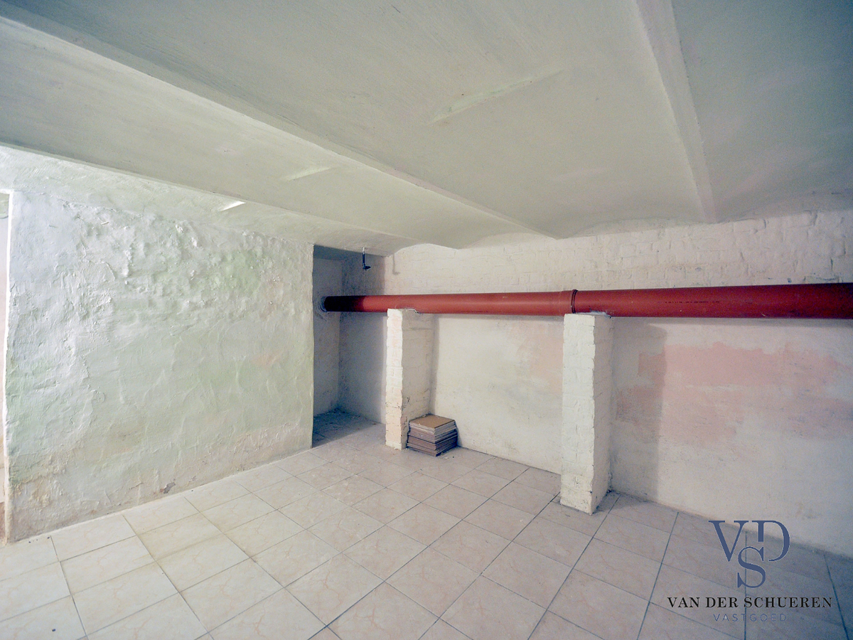 Rijwoning met tuin nabij station Gent-Sint-Pieters. Top-ligging nabij tram en trein ! 