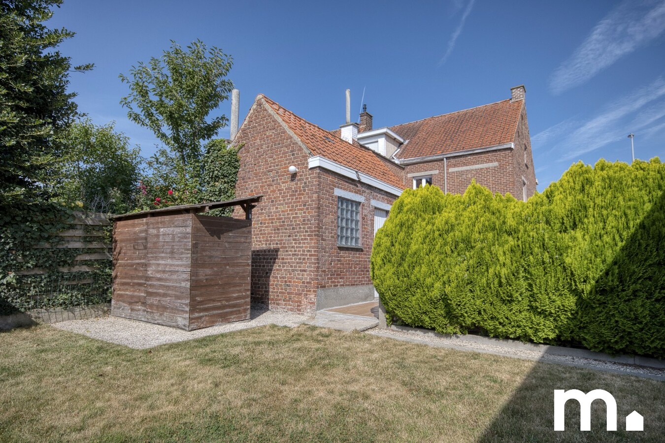 Kloeke half open bebouwing in Desselgem met tuin, terras en garage ! 