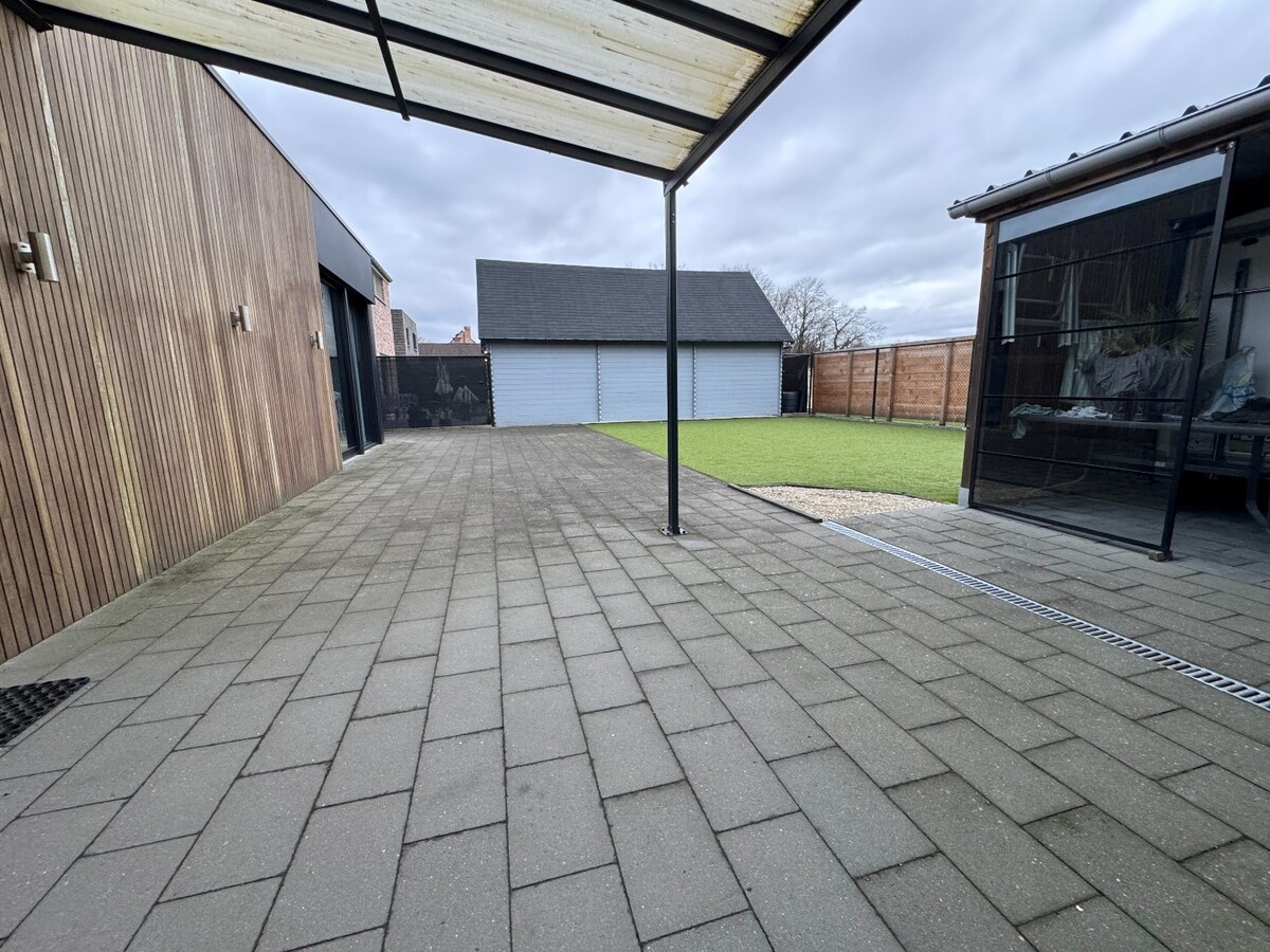 Instapklaar gelijkvloers huis met 2 slaapkamers 